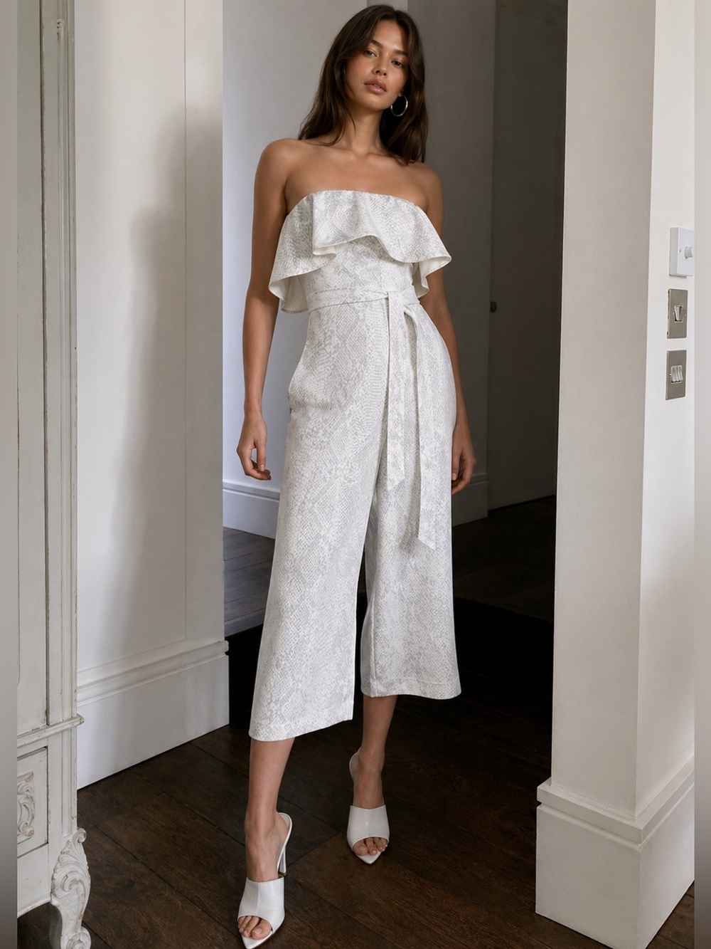 Aritzia Babaton Altamiro Strapless Wide Leg
Jumpsuit White / Grey Sz 2